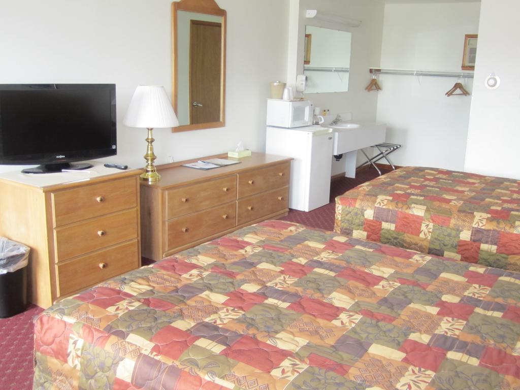 Bishops Country Inn Motel Jackman Quarto foto