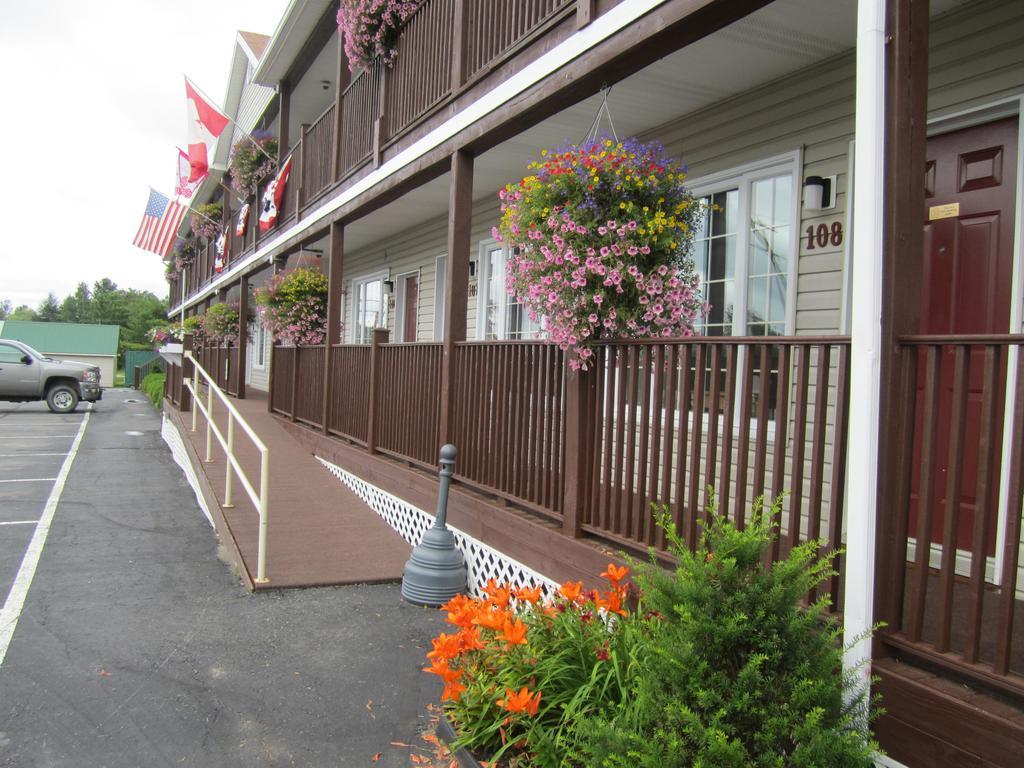 Bishops Country Inn Motel Jackman Exterior foto