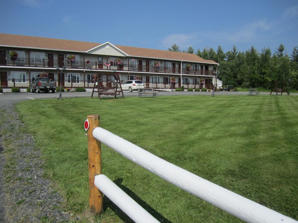 Bishops Country Inn Motel Jackman Exterior foto