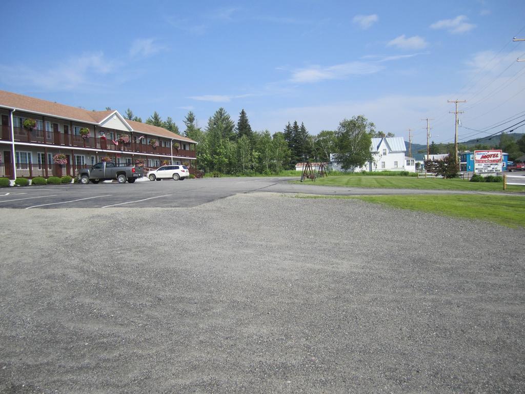 Bishops Country Inn Motel Jackman Exterior foto