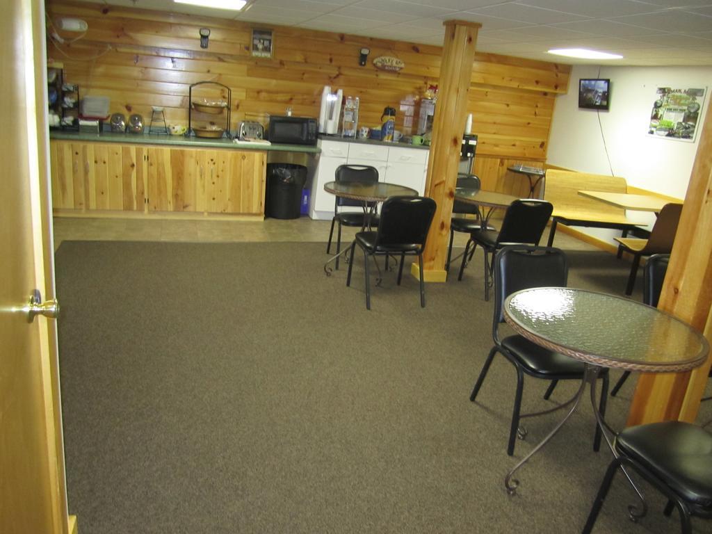 Bishops Country Inn Motel Jackman Exterior foto